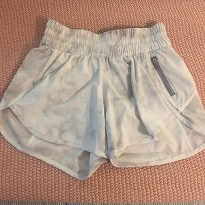Lululemon - tracker shorts